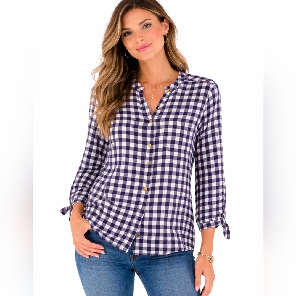 Abercrombie and Fitch blue/white gingham button up top, 3/4 sleeves, M